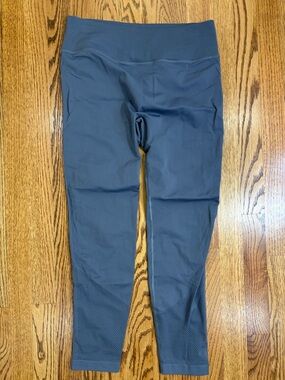 lululemon grayish blue 25" performance leggings (10)